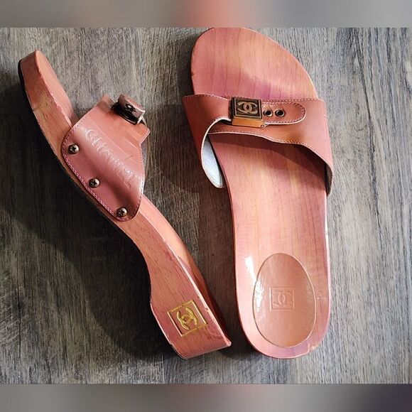 🐢 Authentic CHANEL Vintage Slides - Picture 1 of 10